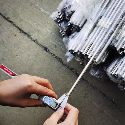 Καλή τιμή. 304 316L 410 420 201 Σωλήνες από ανοξείδωτο χάλυβα σε απευθείας σύνδεση